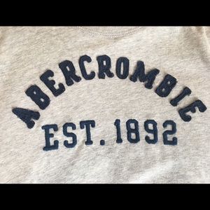 Men’s Gray Abercrombie crew neck T-Shirt.